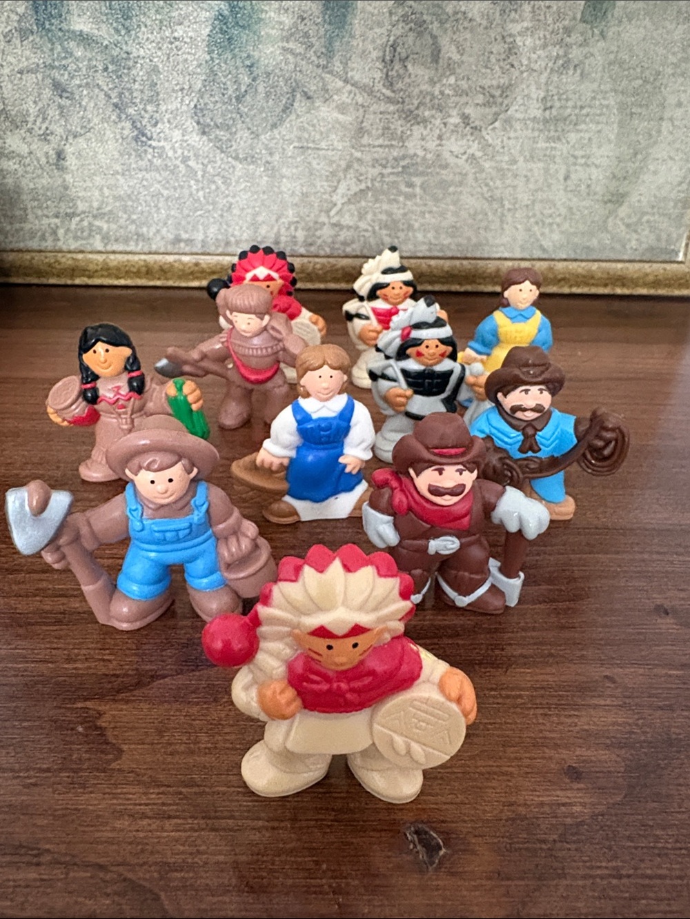 Vintage LINCOLN LOGS Figures Indian Chief Pioneer and More 11-Pieces